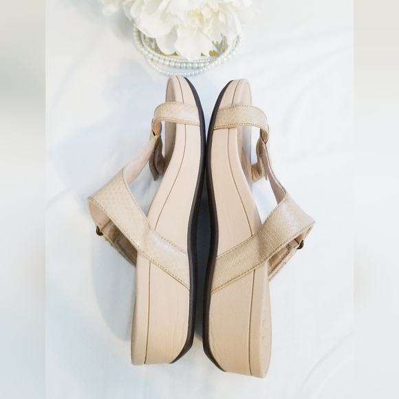 Vionic Ellie Slide Sandal - Picture 9 of 12